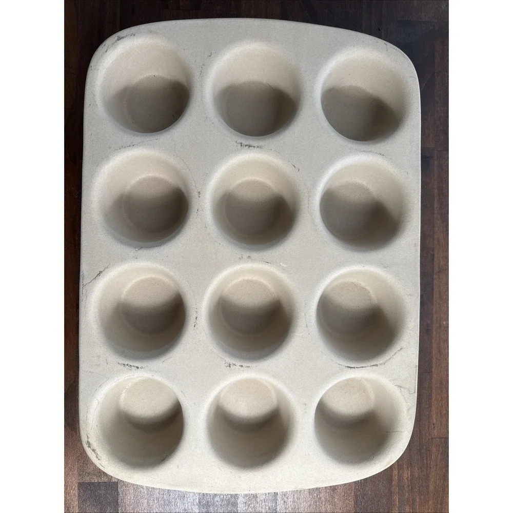 Pampered Chef 1465 Stoneware Cupcake Mold